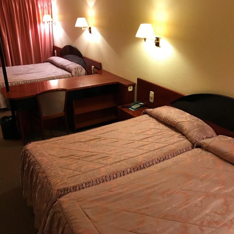 Hotel Roc Del Castell - Habitación Cuádruple con bañera - 1