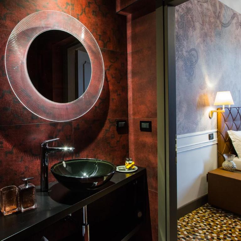 Riva del Vin BOUTIQUE HOTEL - Grand Deluxe Double Room with Canal View - 4
