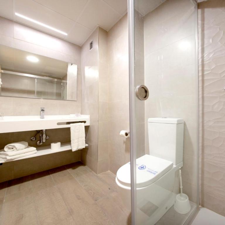 Port Eugeni - Habitación Doble sin balcón - 1 o 2 camas - 8