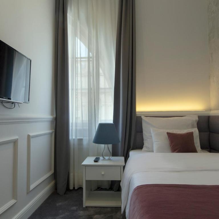 Public House Hotel - Standardna Jednokrevetna Soba sa Besplatnim Parkingom - 1