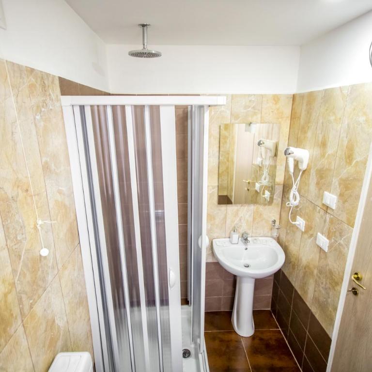 Hotel Paganini - Camera Matrimoniale con Bagno Privato - 12