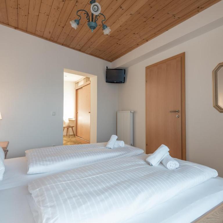 Die feine Herberge - Dreibettzimmer mit Balkon - 8