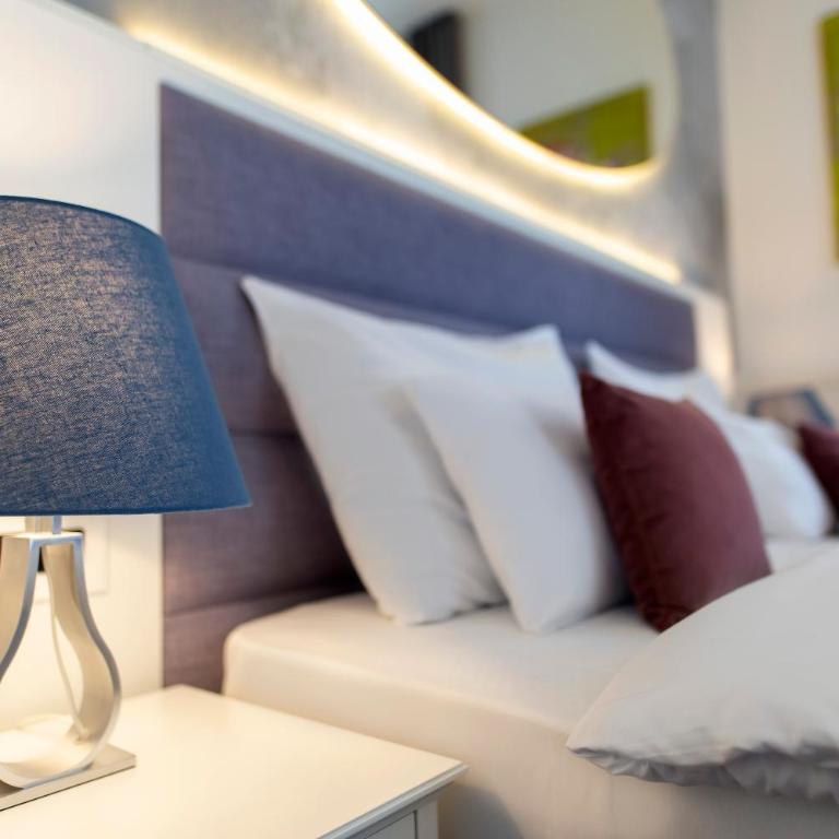 Public House Hotel - Dvokrevetna Soba sa Bračnim Krevetom / 2 Zasebna Kreveta i Besplatnim Parkingom - 1