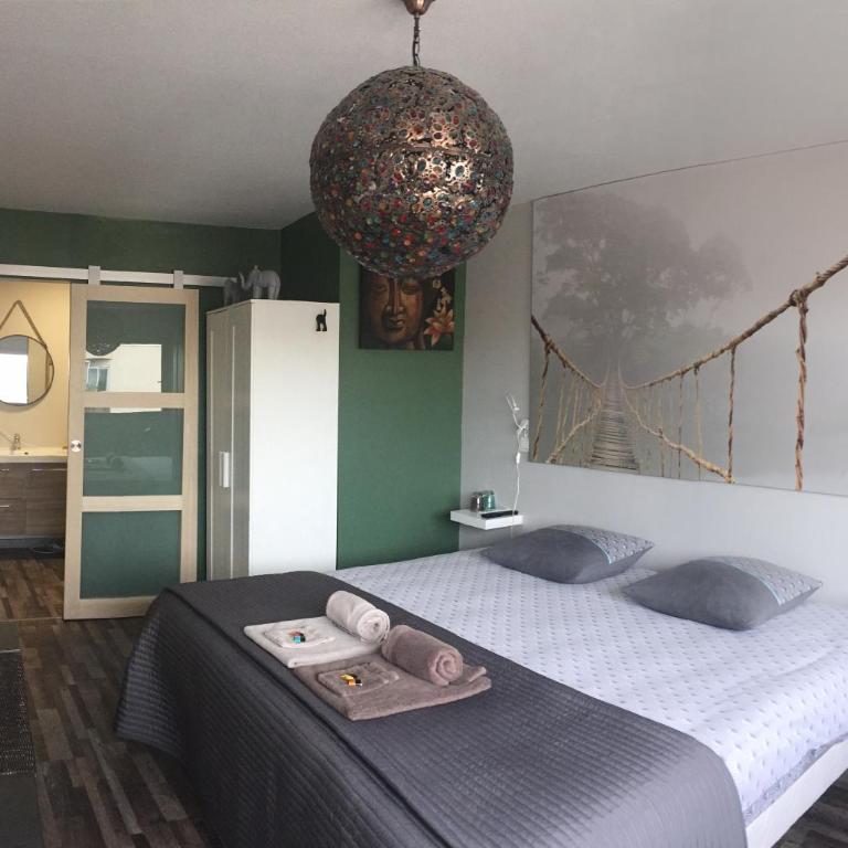1 Chambre, 1 P'tit dèj', 1 Sourire - Chambre Double avec Lit King-Size et Salle de Bains Privative - 27