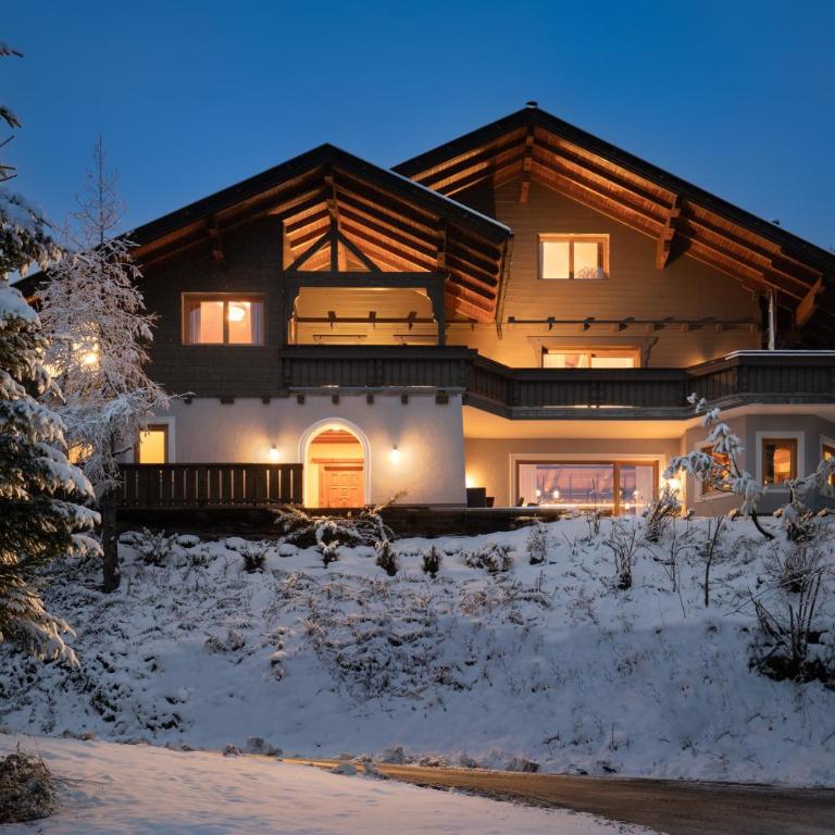 Designferienhaus Luxus Bergchalet XXL Ski In-Out Snow Space Wagrain Flachau - Deluxe Villa - 1