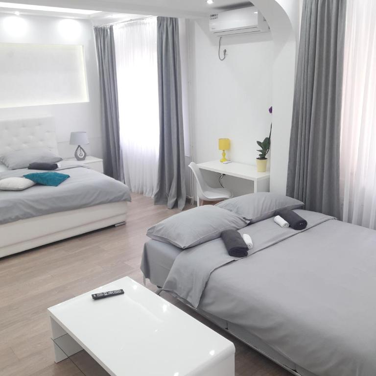 Abbazia Apartments Free Parking Near Center and Vrbas River - Studio Apartman - 28