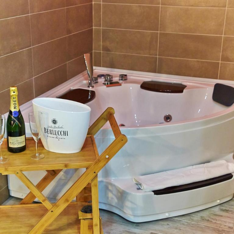 Artisti Sustinea Rooms - Suite Deluxe con Vasca Idromassaggio - 12