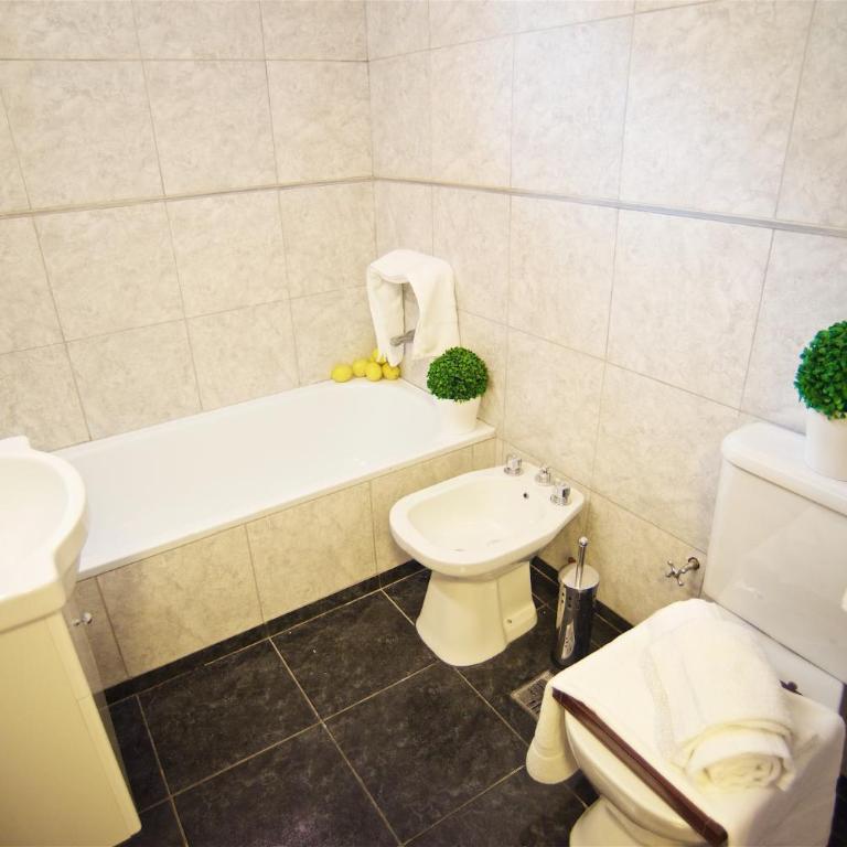 Riobamba Street - Apartment with Balcony - 7