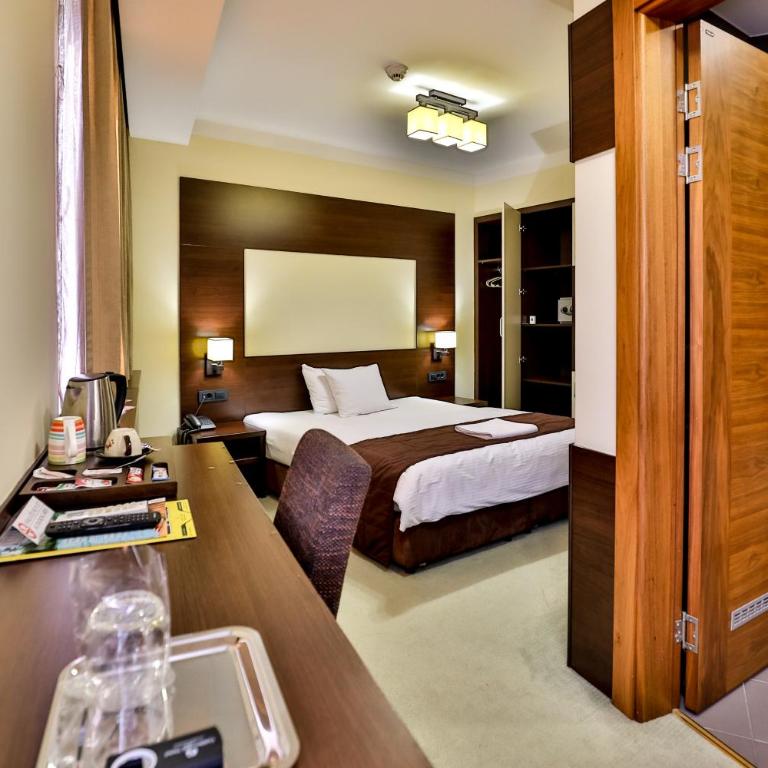 Boutique Hotel Golden Star - Dvokrevetna Soba sa Bračnim Krevetom - 6