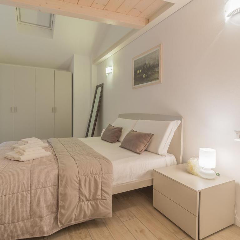 The Sweet Square Flat - Deluxe Apartment - 13