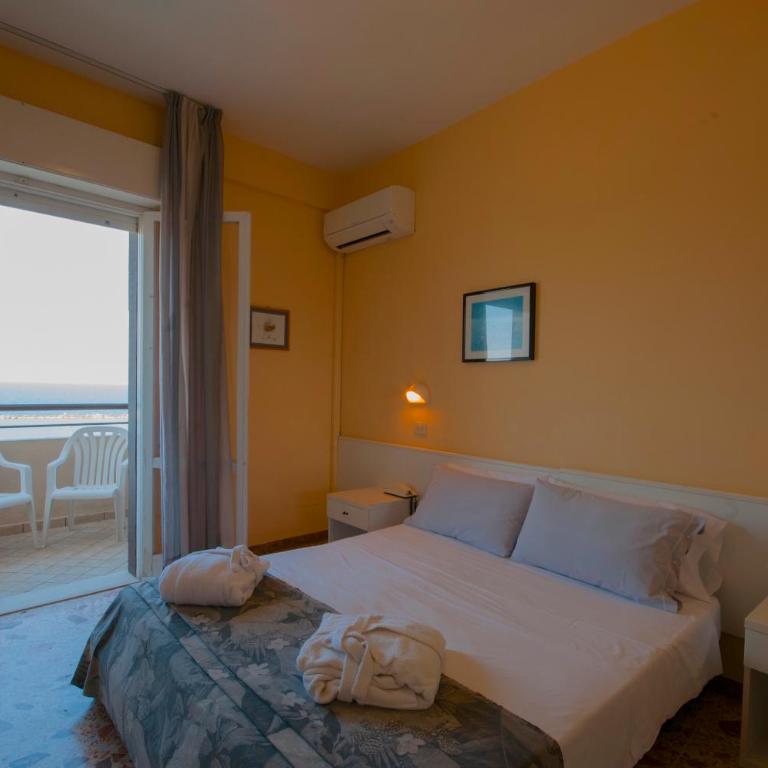 Hotel David - Double Room with Sea View - 2
