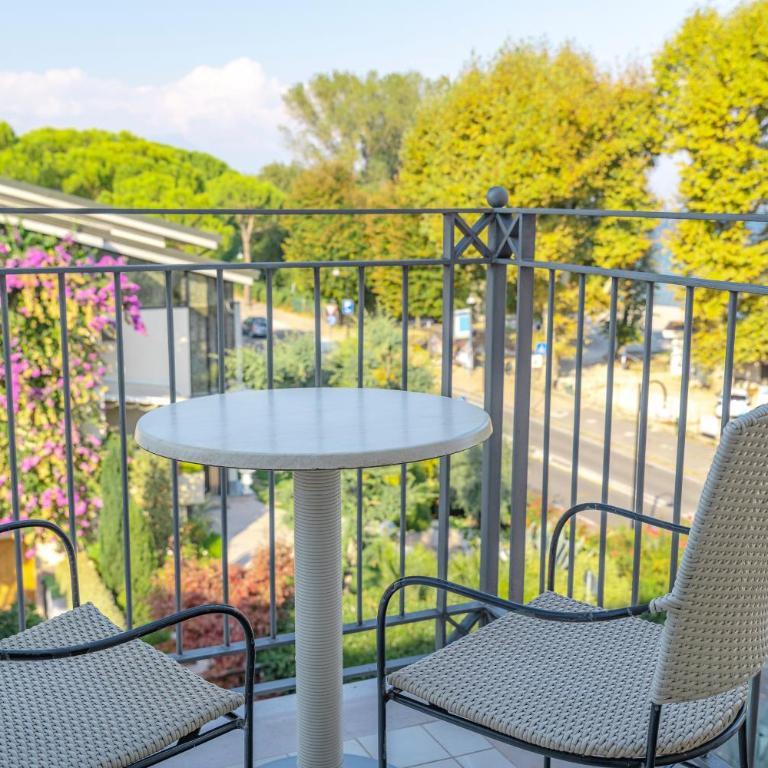 Villa Rosa Hotel Desenzano - Camera Matrimoniale Standard con Balcone - 6