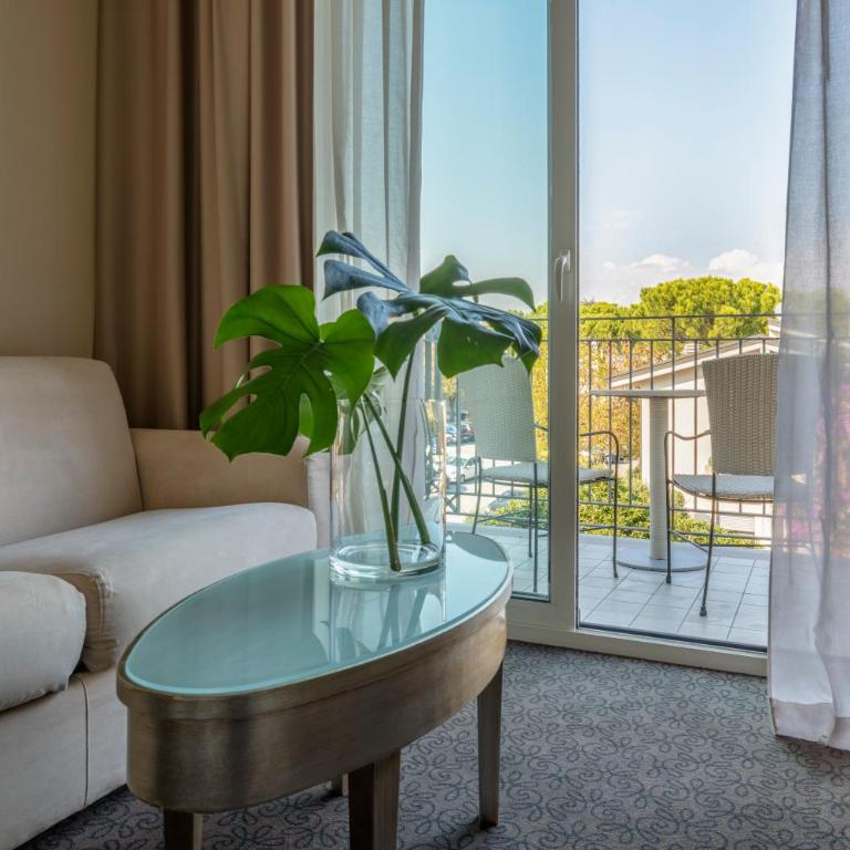 Villa Rosa Hotel Desenzano - Suite con Balcone e Vista Lago - 5