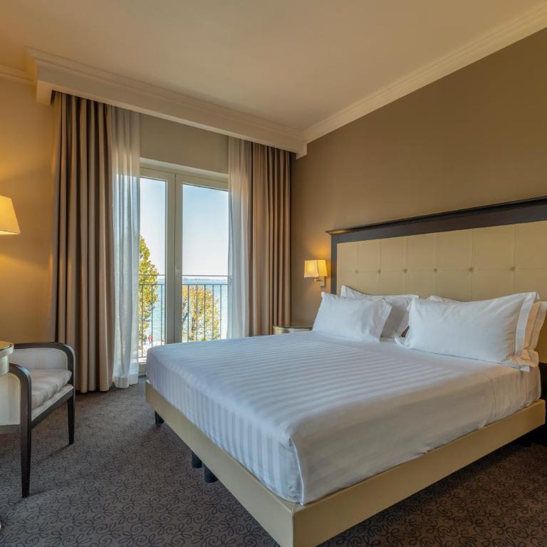 Villa Rosa Hotel Desenzano - Suite con Balcone e Vista Lago - 9