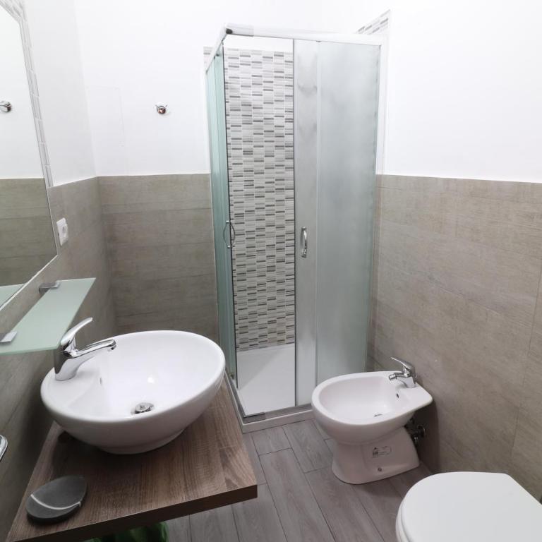 Guest House Minas - Quadruple Room with Private Bathroom - 13