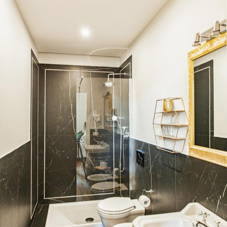 Hotel St. James - Deluxe Double or Twin Room with City View - 8