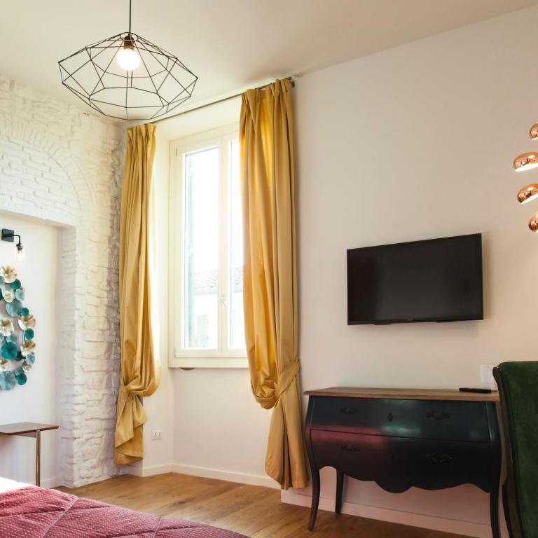 Hotel St. James - Deluxe Double or Twin Room with City View - 5