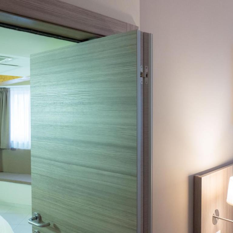 Art Suite nel Cuore di Napoli - Deluxe Quadruple Room - 4