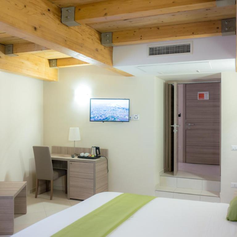 Art Suite nel Cuore di Napoli - Deluxe Quadruple Room - 3