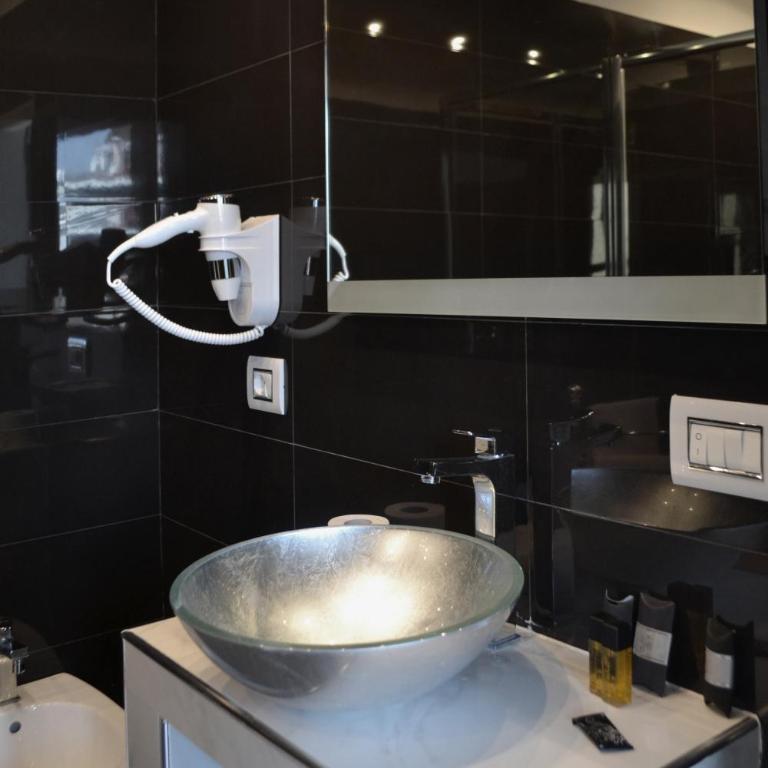 Tiffany & Babylon Luxury Stay - Camera Deluxe Matrimoniale con Vasca Idromassaggio - 12