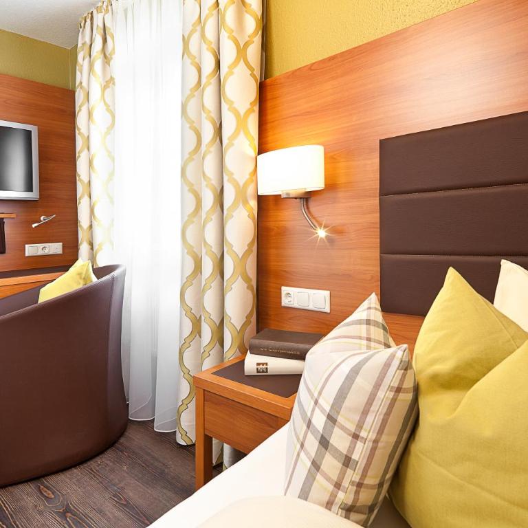 Altstadthotel "Zum Hechten" - Dreibettzimmer - 8