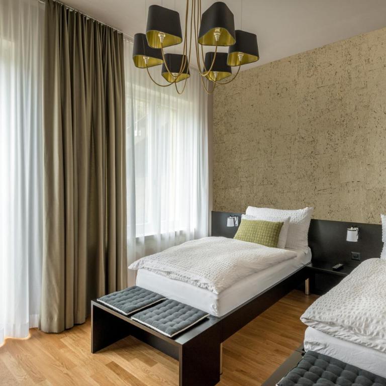 Boutique Hotel KARL - Superior Vierbettzimmer mit Balkon und Flussblick - 2