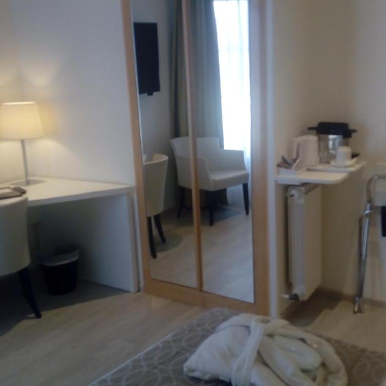 Best Western Plus Hotel Carlton Annecy - Chambre Lit Queen-Size Exécutive - Non-Fumeurs - 3