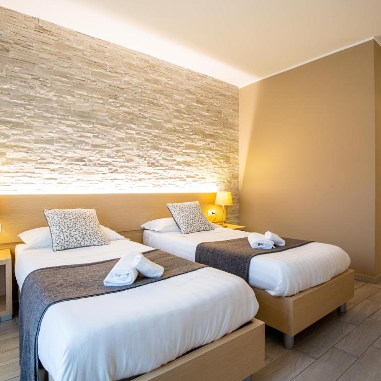 Agriturismo Dolce Luna - Camera Matrimoniale/Doppia con Letti Singoli con Vista Piscina - 1
