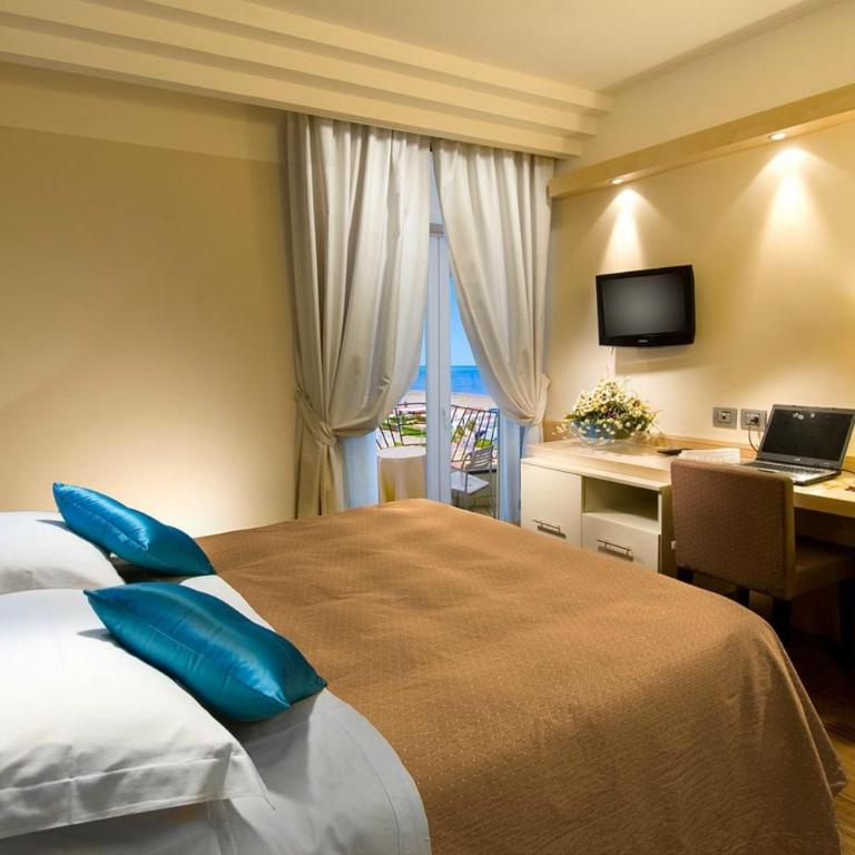 Hotel Sarti - Superior Double or Twin Room with Sea View - 1