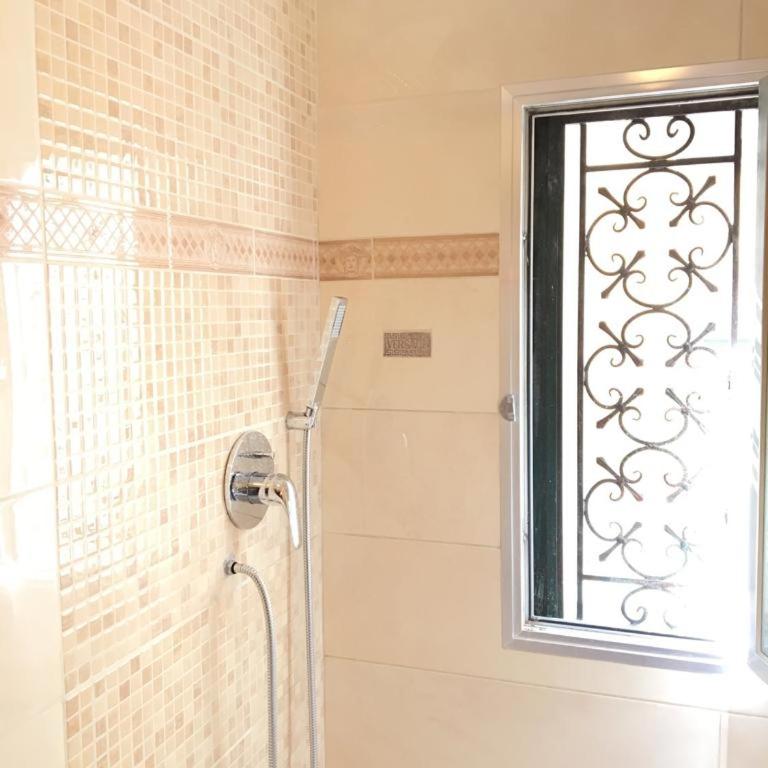 San Giacomo Venezia - Camera Matrimoniale/Doppia con Letti Singoli con Bagno in Comune - 11
