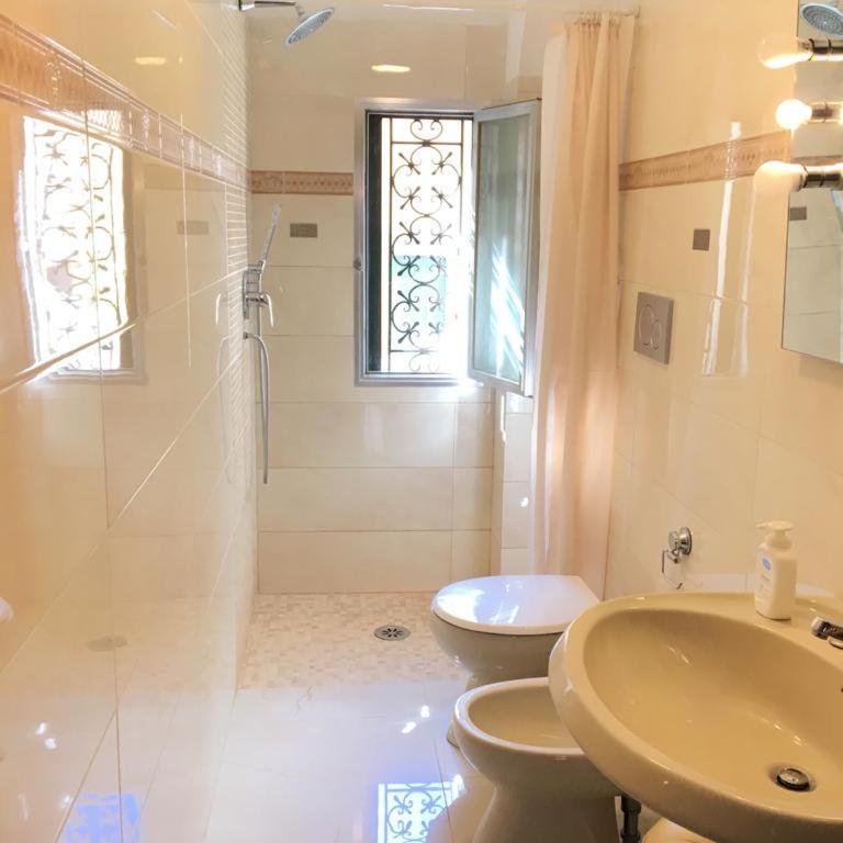 San Giacomo Venezia - Camera Matrimoniale/Doppia con Letti Singoli con Bagno in Comune - 12