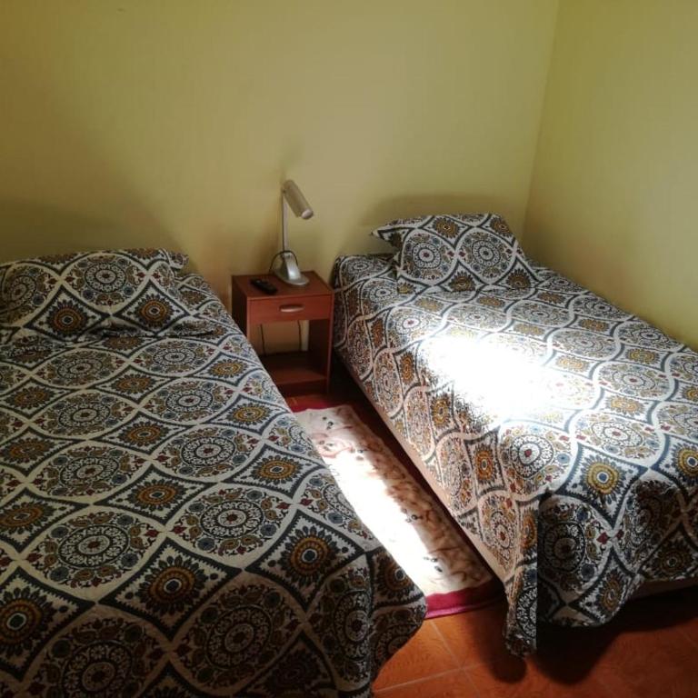 Hostal Koala - Twin Room with Private Bathroom - 2
