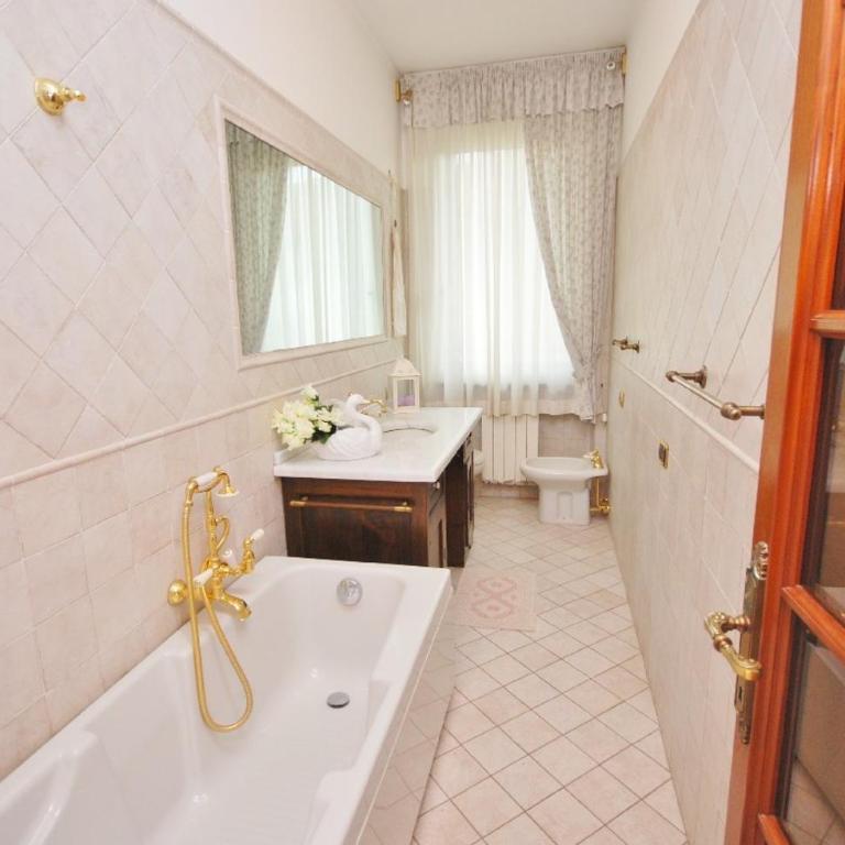 Raffinato attico vicino al mare con solarium Lido di Camaiore - Apartment - 48