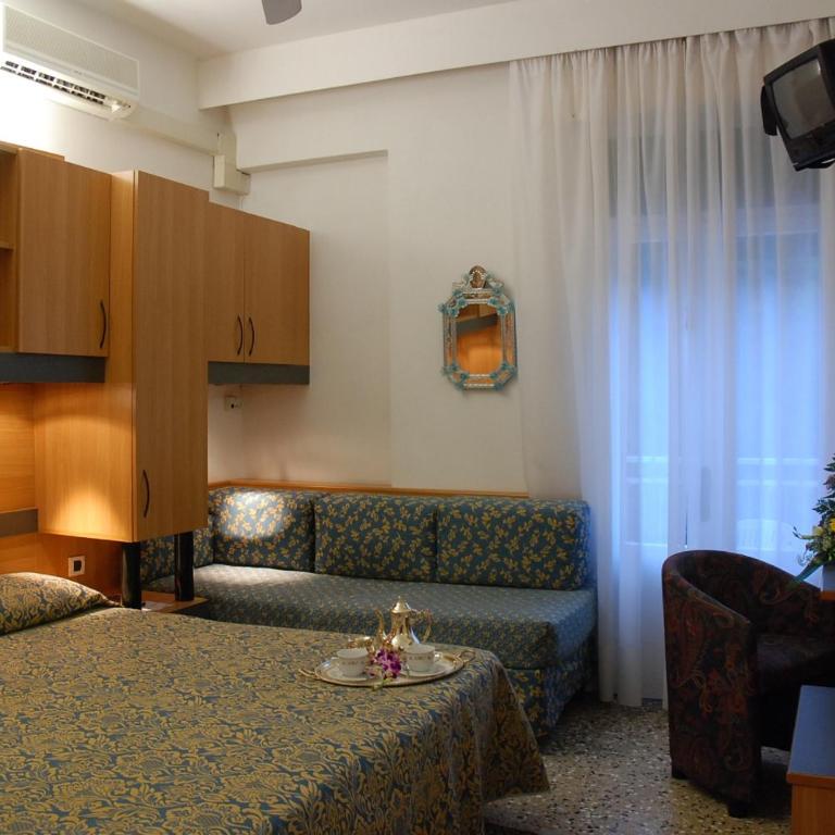 Hotel Valdor - Camera Tripla Standard con Balcone - 4