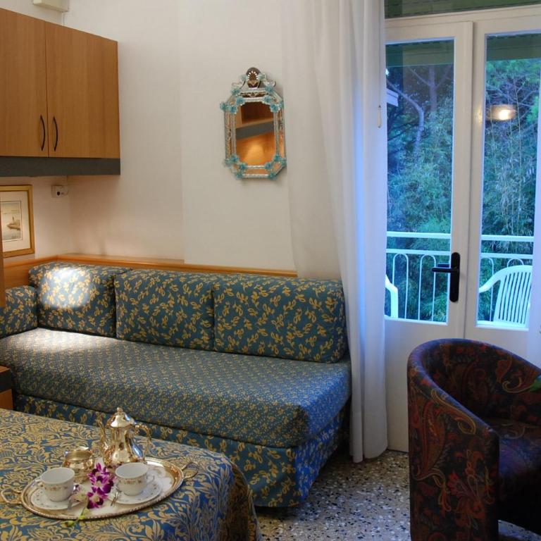 Hotel Valdor - Camera Tripla Standard con Balcone - 3