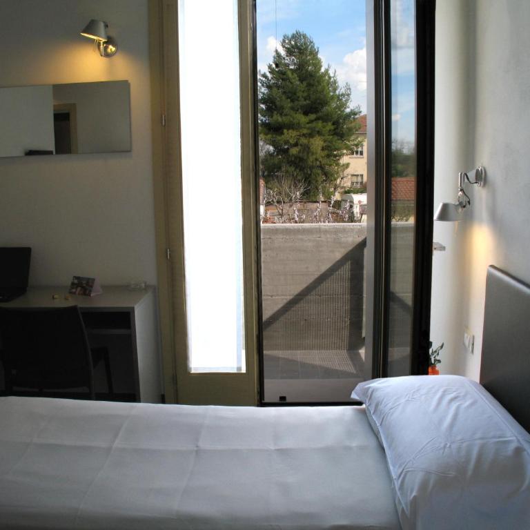 6 Porte Guesthouse - Camera Doppia con Letti Singoli - 6