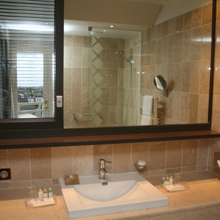 Grand Hôtel Des Thermes - Chambre Double Émeraude avec Vue sur la Ville - 4