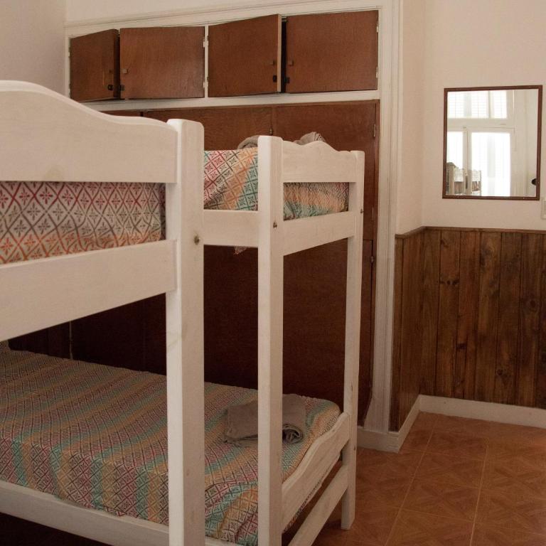 Hostel Brown - Cama en dormitorio masculino compartido - 4