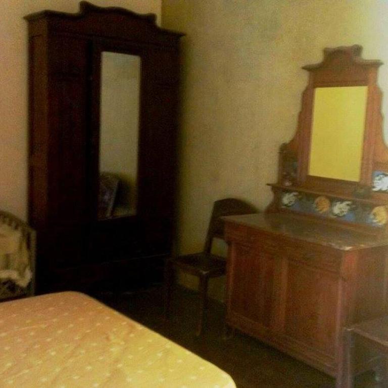 Hostal Antigua Casa Criolla - Double Room with 2 Single Beds - 2