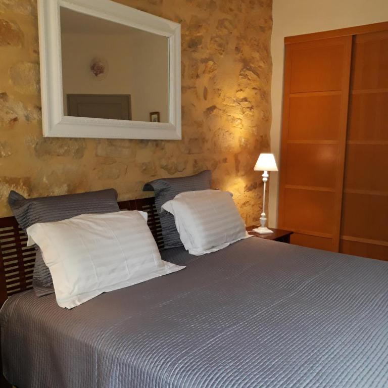 Le Grenier du Chapitre son loft avec les poutres et l'appartement une chambre sans les poutres - Apartment mit 1 Schlafzimmer - 3