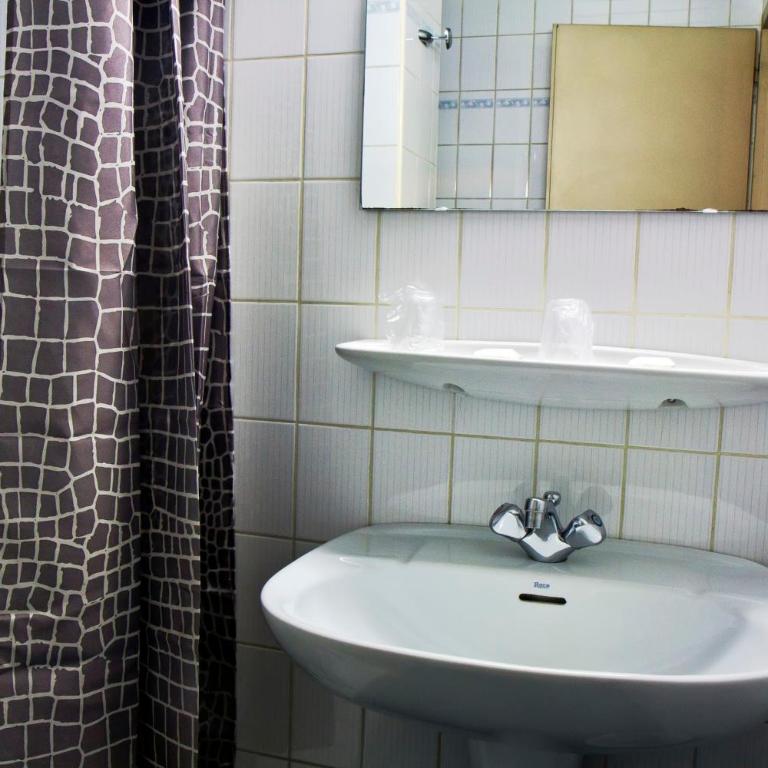 Hôtel Croix des Nordistes - Chambre Lits Jumeaux - 8
