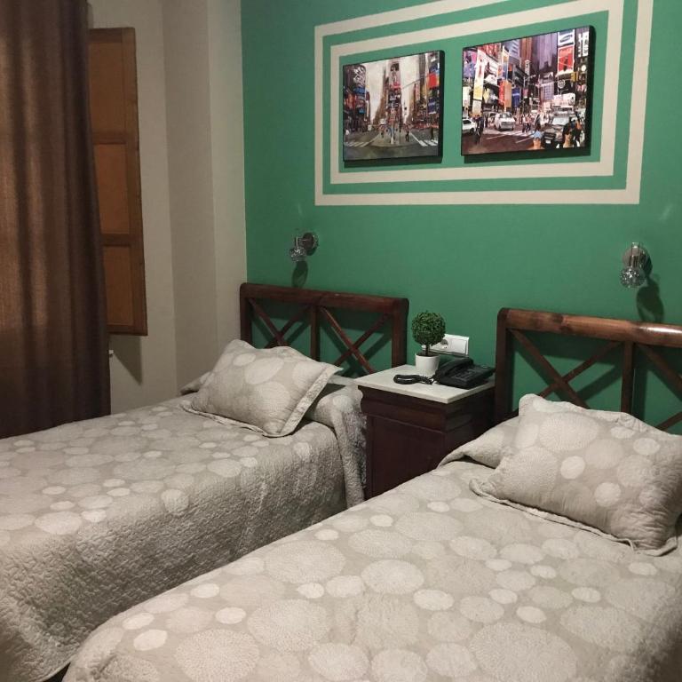 Hostal Puerta Carmona - Habitación Triple Estándar - 12