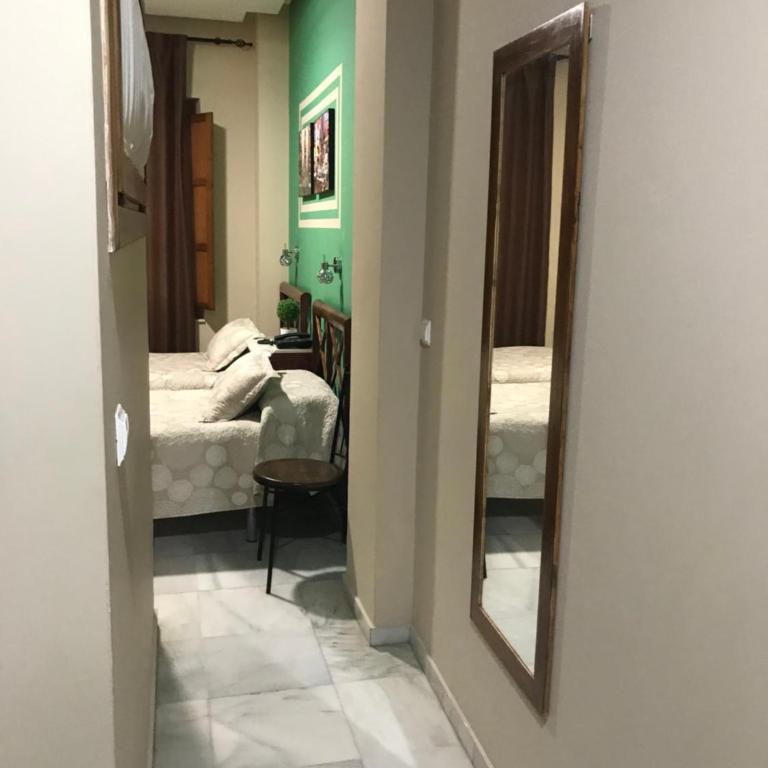 Hostal Puerta Carmona - Habitación Triple Estándar - 11