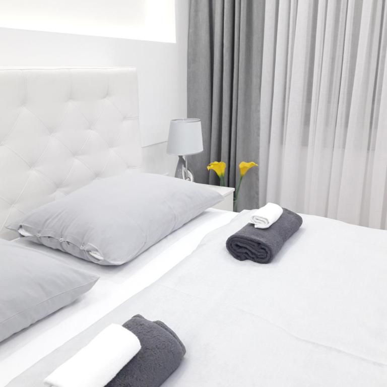 Abbazia Apartments Free Parking Near Center and Vrbas River - Studio Apartman - 26