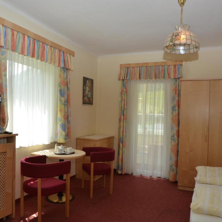 Gästehaus Golker - Dreibettzimmer mit Balkon - 10