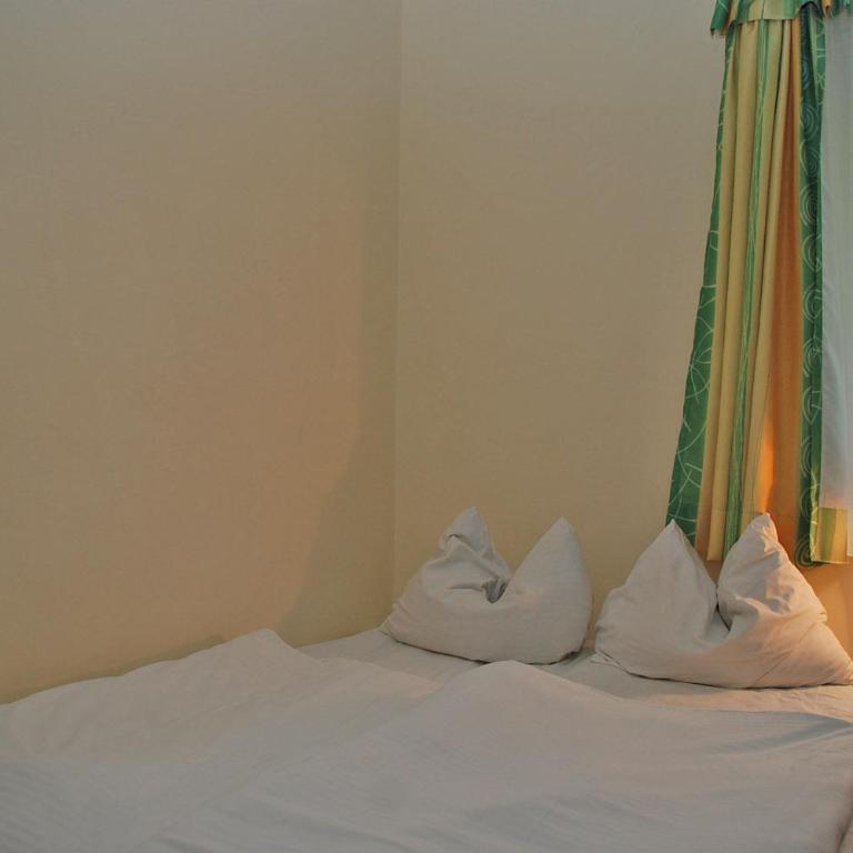 Gästehaus Golker - Doppelzimmer mit Gemeinschaftsbad - 3