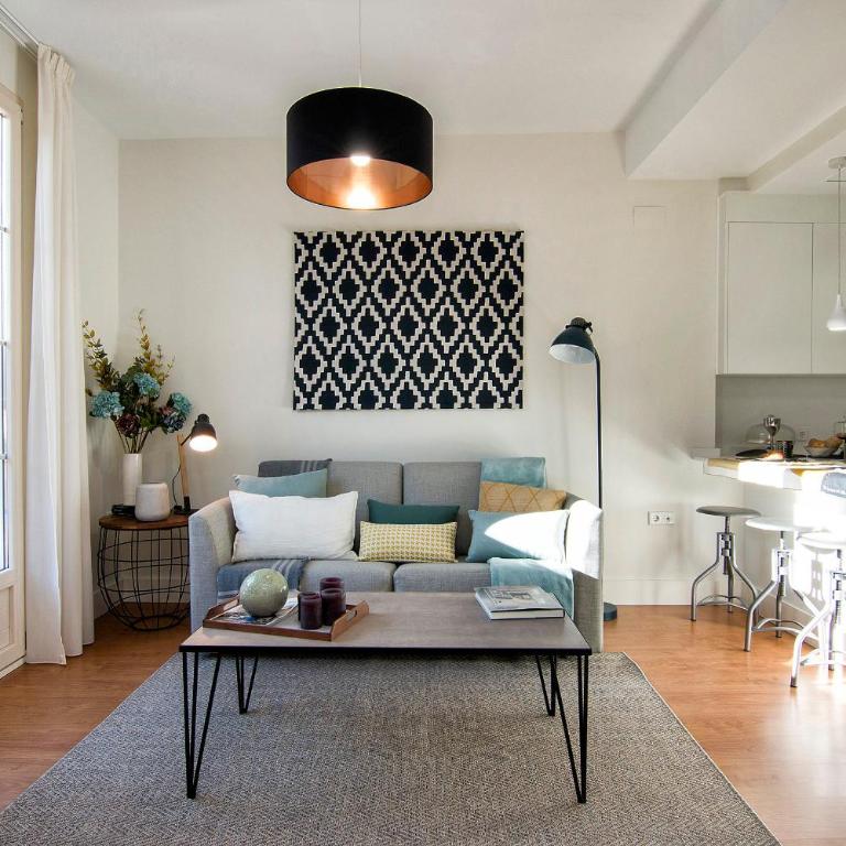 Central Deluxe Apartments - One-Bedroom Apartment - 1