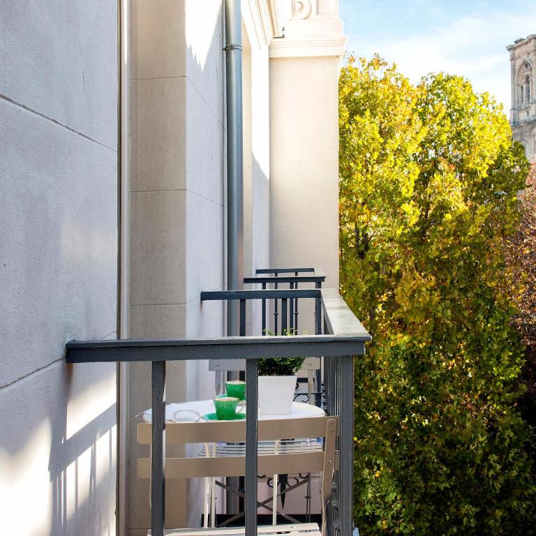 Central Deluxe Apartments - One-Bedroom Apartment - 15