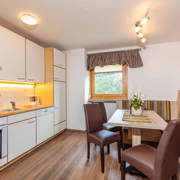 Gästehaus Emil - Apartment mit 3 Schlafzimmern - 2