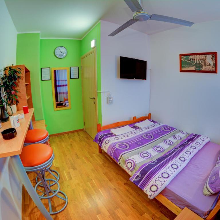 Rooms And Apartments S - Dvokrevetna Soba sa Bračnim Krevetom i Zajedničkim Kupatilom - 9